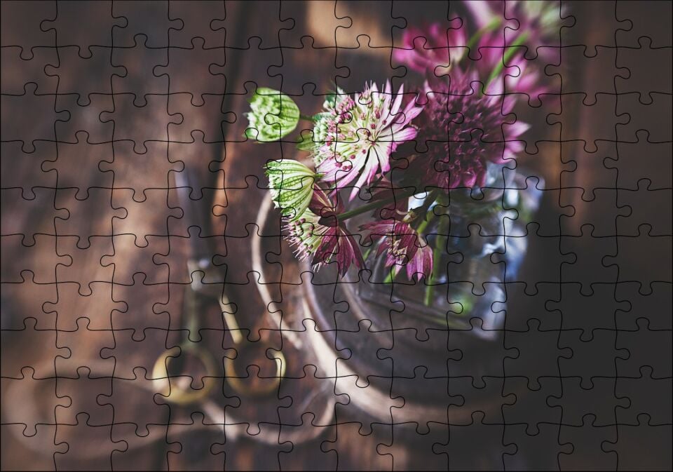 Mor Yeşil Çiçekler Flu İp ve Makas Arka Plan Puzzle Yapboz MDF Ahşap