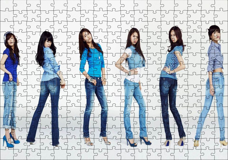 Girls Generation Kızlar Puzzle Yapboz MDF Ahşap 255 Parça 34 cm X 49 cm