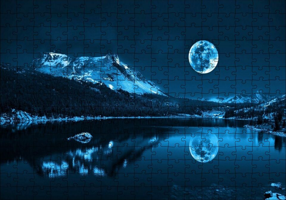 Karlı Dağ, Orman, Göl ve Süper Ay Puzzle Yapboz MDF Ahşap 255 Parça 34 cm X 49 cm