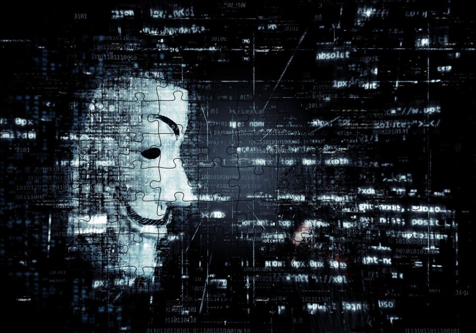 Anonymous Maskesi ve Kodlar Puzzle Yapboz MDF Ahşap 120 Parça 24 cm X 34 cm