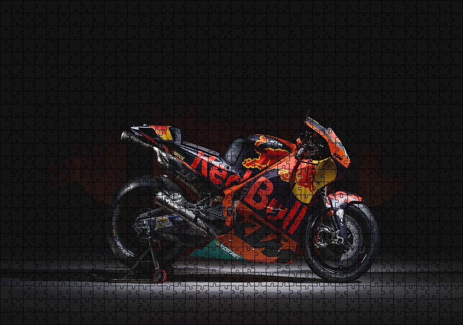 Suzuki Redbull Siyah Kırmızı Motorsiklet Karanlık Arka Plan Puzzle Yapboz MDF Ahşap 1000 Parça 49 cm X 68 cm