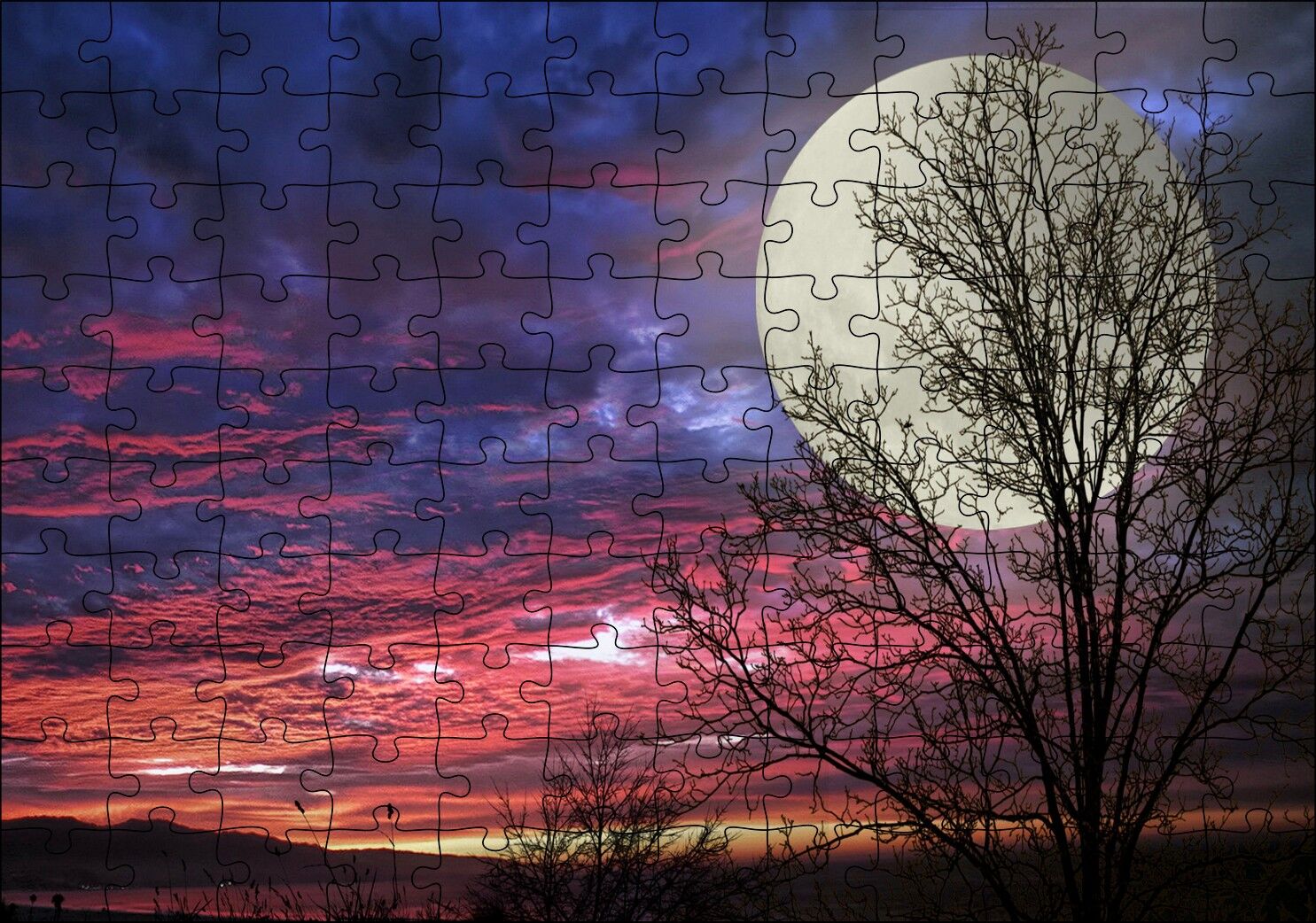 Kızıl Bulutlu Gökler, Çıplak Ağaçlar ve Süper Ay Puzzle Yapboz MDF Ahşap 120 Parça 24 cm X 34 cm