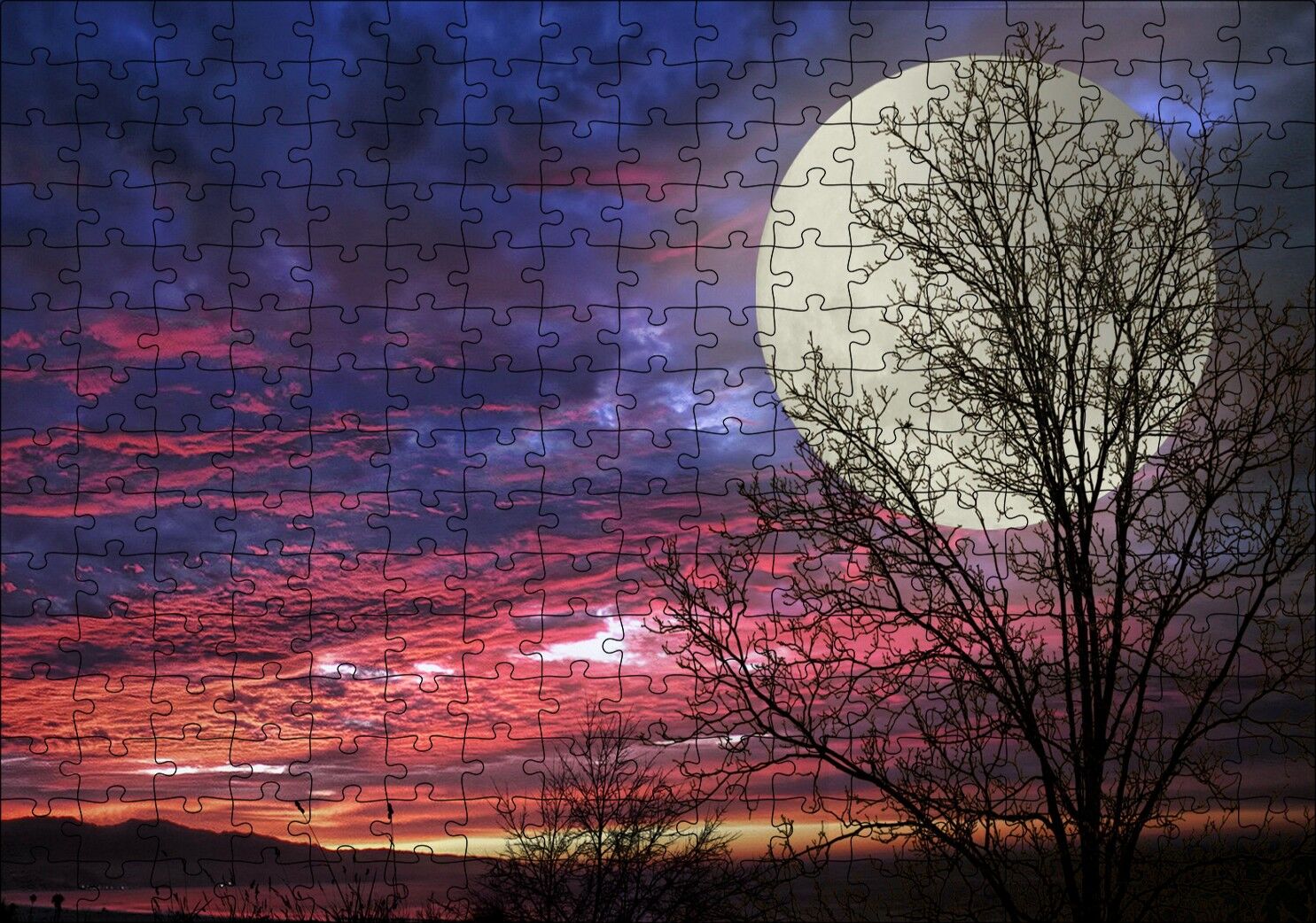 Kızıl Bulutlu Gökler, Çıplak Ağaçlar ve Süper Ay Puzzle Yapboz MDF Ahşap 255 Parça 34 cm X 49 cm