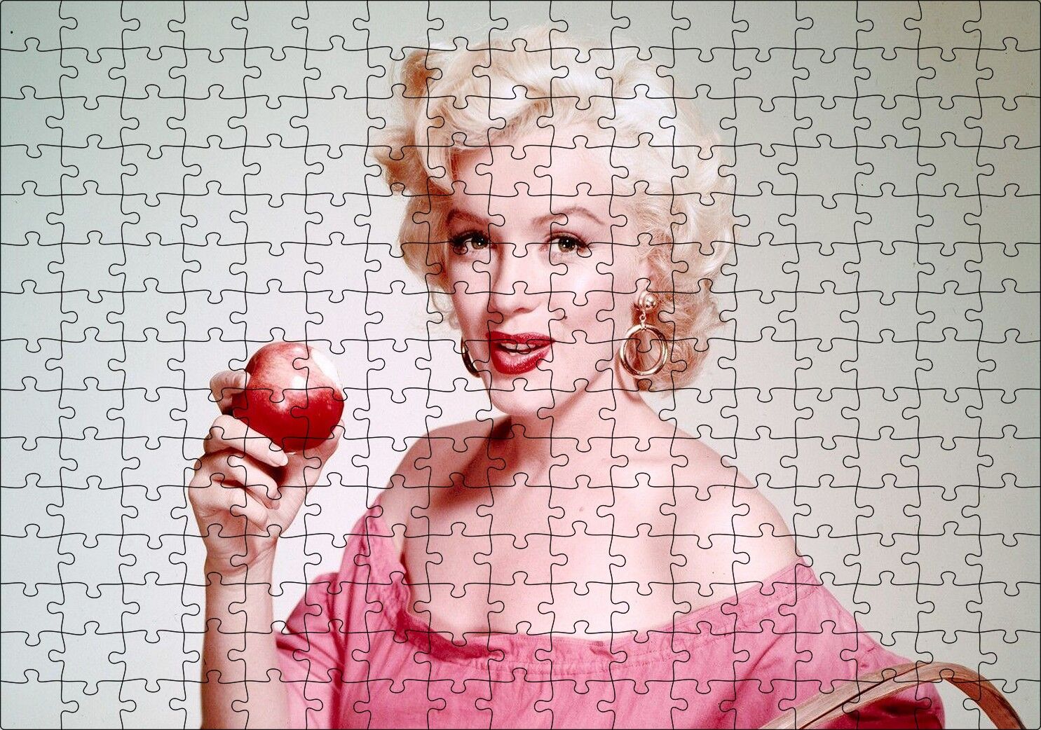 Marilyn Monroe Isırılmış Elma Puzzle Yapboz MDF Ahşap 255 Parça 34 cm X 49 cm
