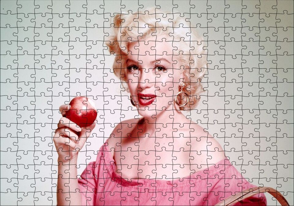Marilyn Monroe Isırılmış Elma Puzzle Yapboz MDF Ahşap 255 Parça 34 cm X 49 cm