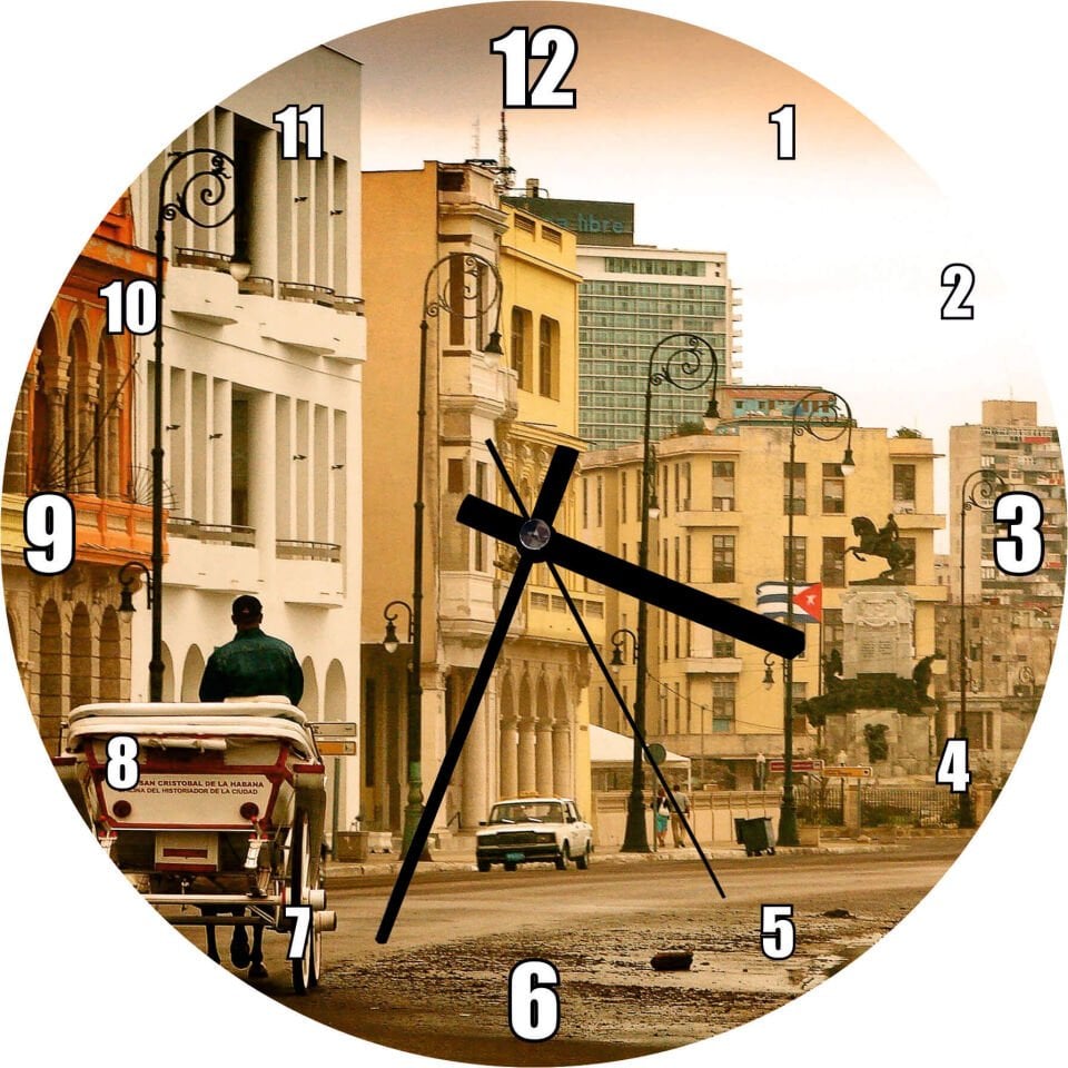 Küba'da Tenha Bir Cadde Mdf Ahşap Duvar Saati