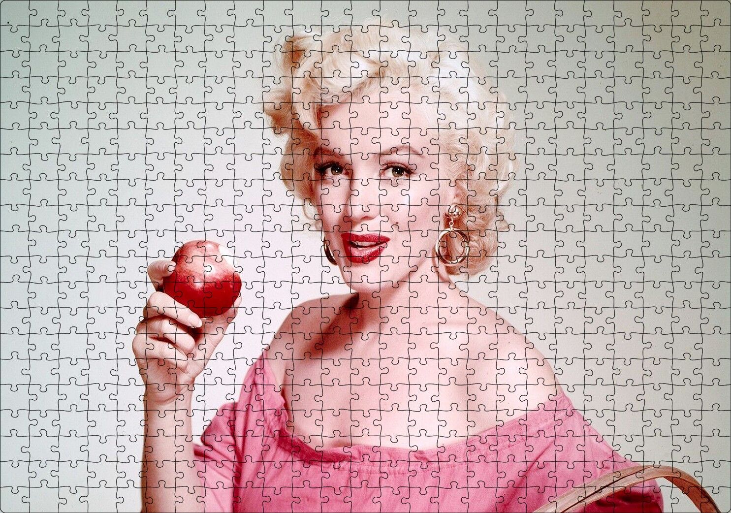 Marilyn Monroe Isırılmış Elma Puzzle Yapboz MDF Ahşap 500 Parça 49 cm X 68 cm