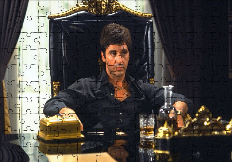 Al Pacino Tahtında Puzzle Yapboz MDF Ahşap 120 Parça 24 cm X 34 cm