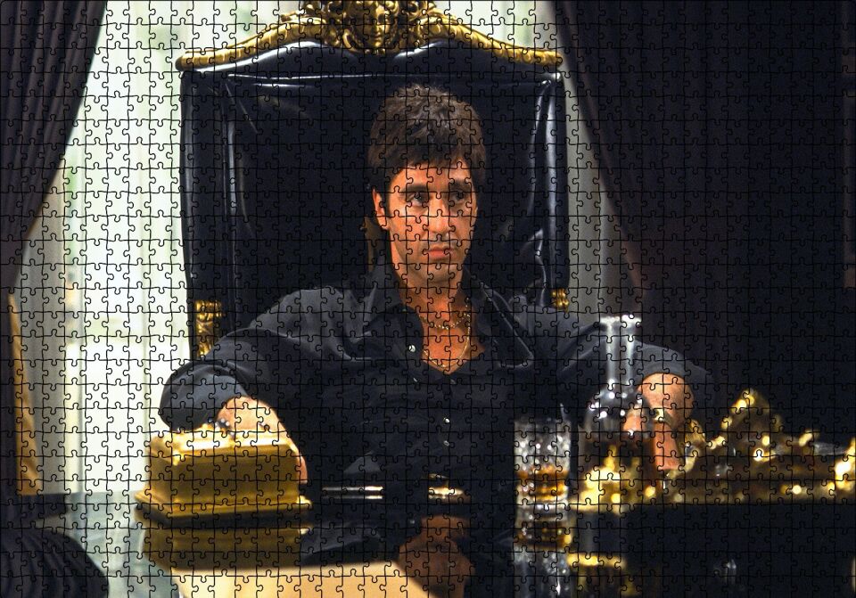 Al Pacino Tahtında Puzzle Yapboz MDF Ahşap 1000 Parça 49 cm X 68 cm