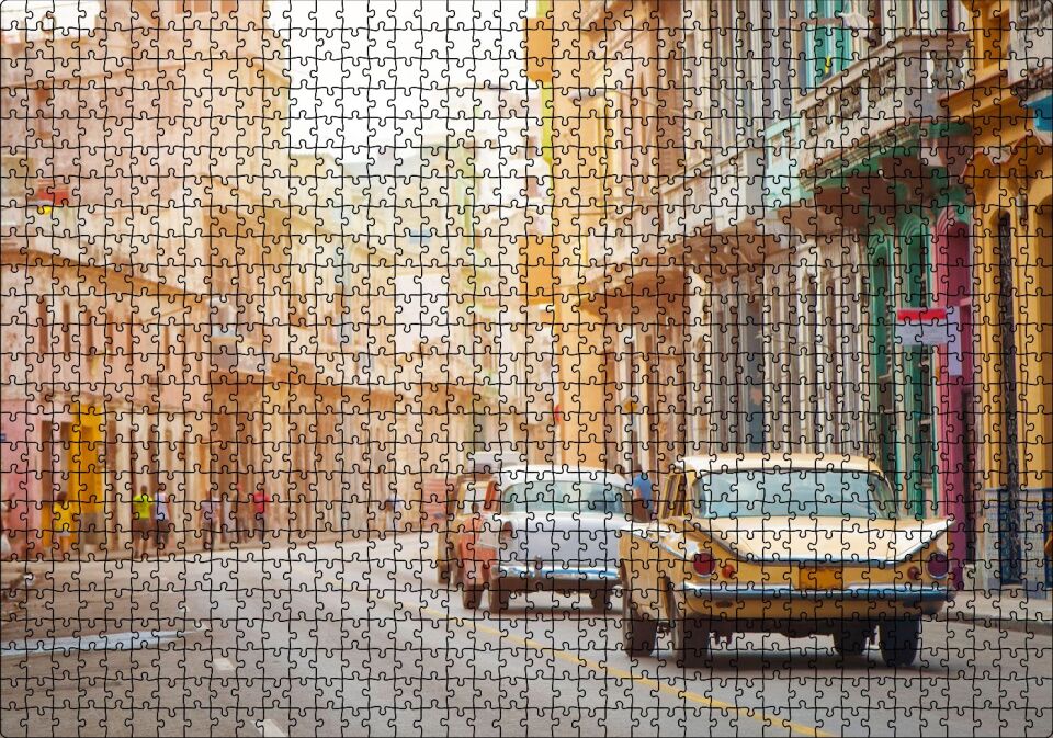 Küba'da Eski Binalar ve Klasik Arabalar Puzzle Yapboz MDF Ahşap 1000 Parça 49 cm X 68 cm