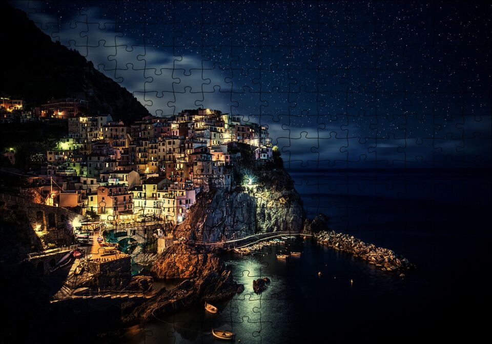İtalya Manarola Sahil Kasabası Gece Manzarası Puzzle Yapboz MDF Ahşap 255 Parça 34 cm X 49 cm