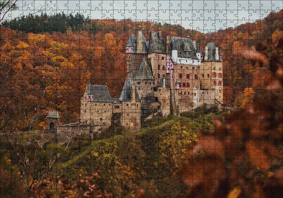 Kızıl Sonbahar Ağaçları Arasındaki Şato Puzzle Yapboz MDF Ahşap 500 Parça 49 cm X 68 cm