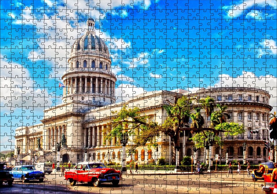 Küba'da Tarihi Bina ve Klasik Arabalar Puzzle Yapboz MDF Ahşap 500 Parça 49 cm X 68 cm
