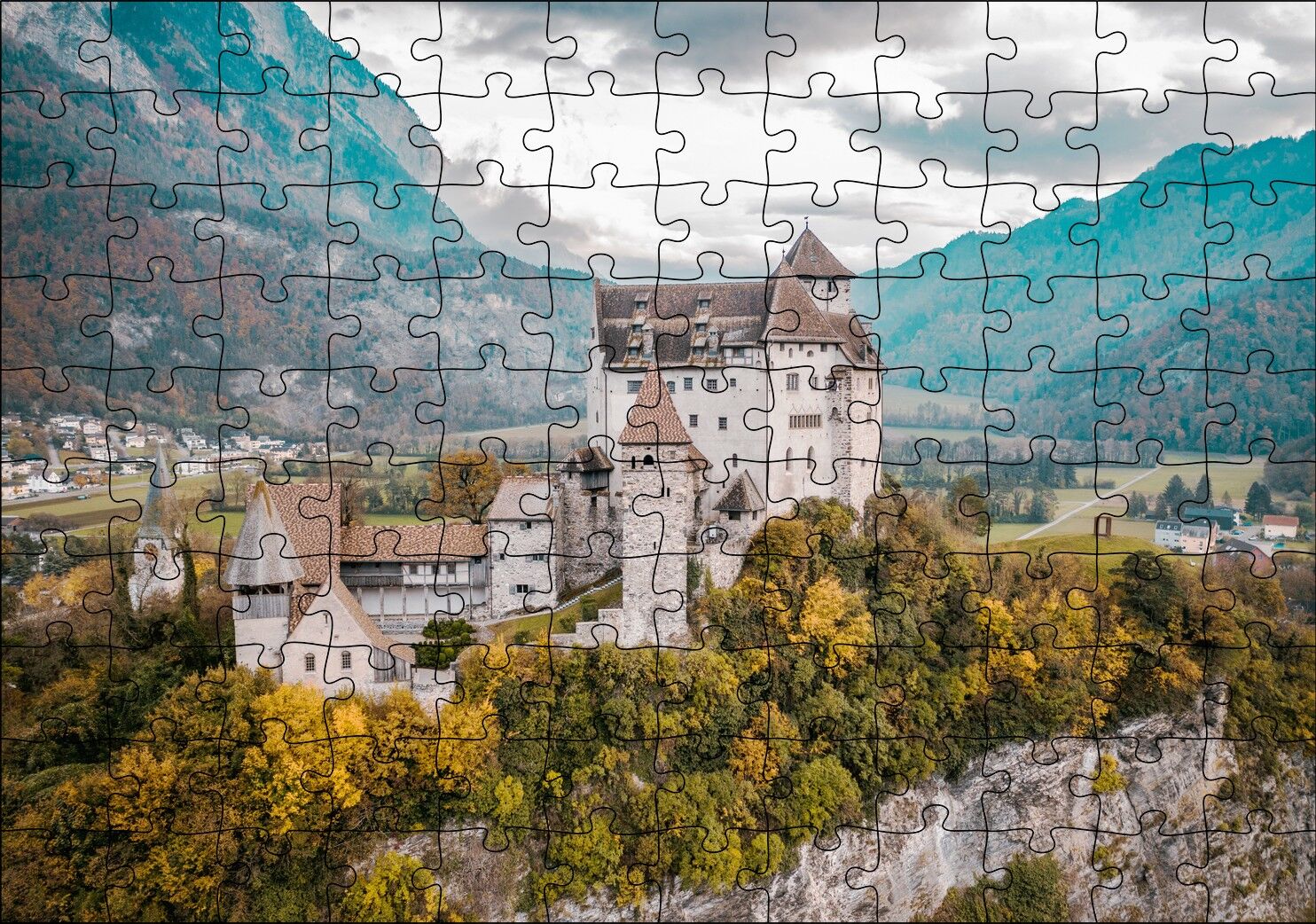 Avrupa Kasabasında Korunaklı Kale ve Dağlar Puzzle Yapboz MDF Ahşap