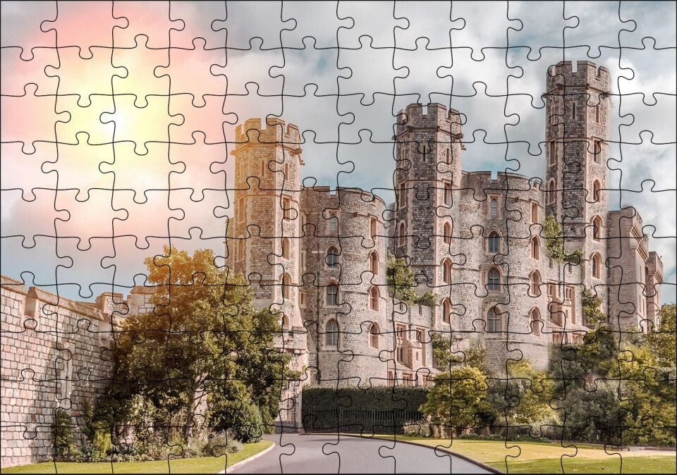 Avrupa Soylu Malikanesi ve Bulutlu Gökler Puzzle Yapboz MDF Ahşap