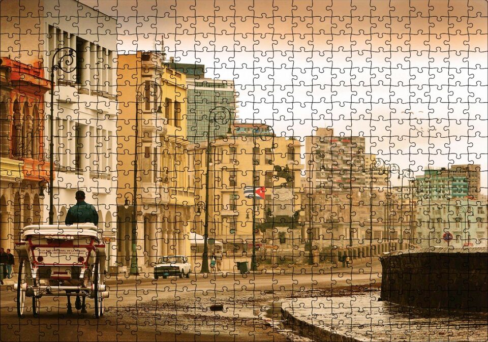 Küba'da Tenha Bir Cadde Puzzle Yapboz MDF Ahşap 500 Parça 49 cm X 68 cm