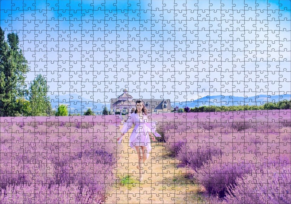 Lavanta Tarlaları Arasındaki Kız Puzzle Yapboz MDF Ahşap 500 Parça 49 cm X 68 cm