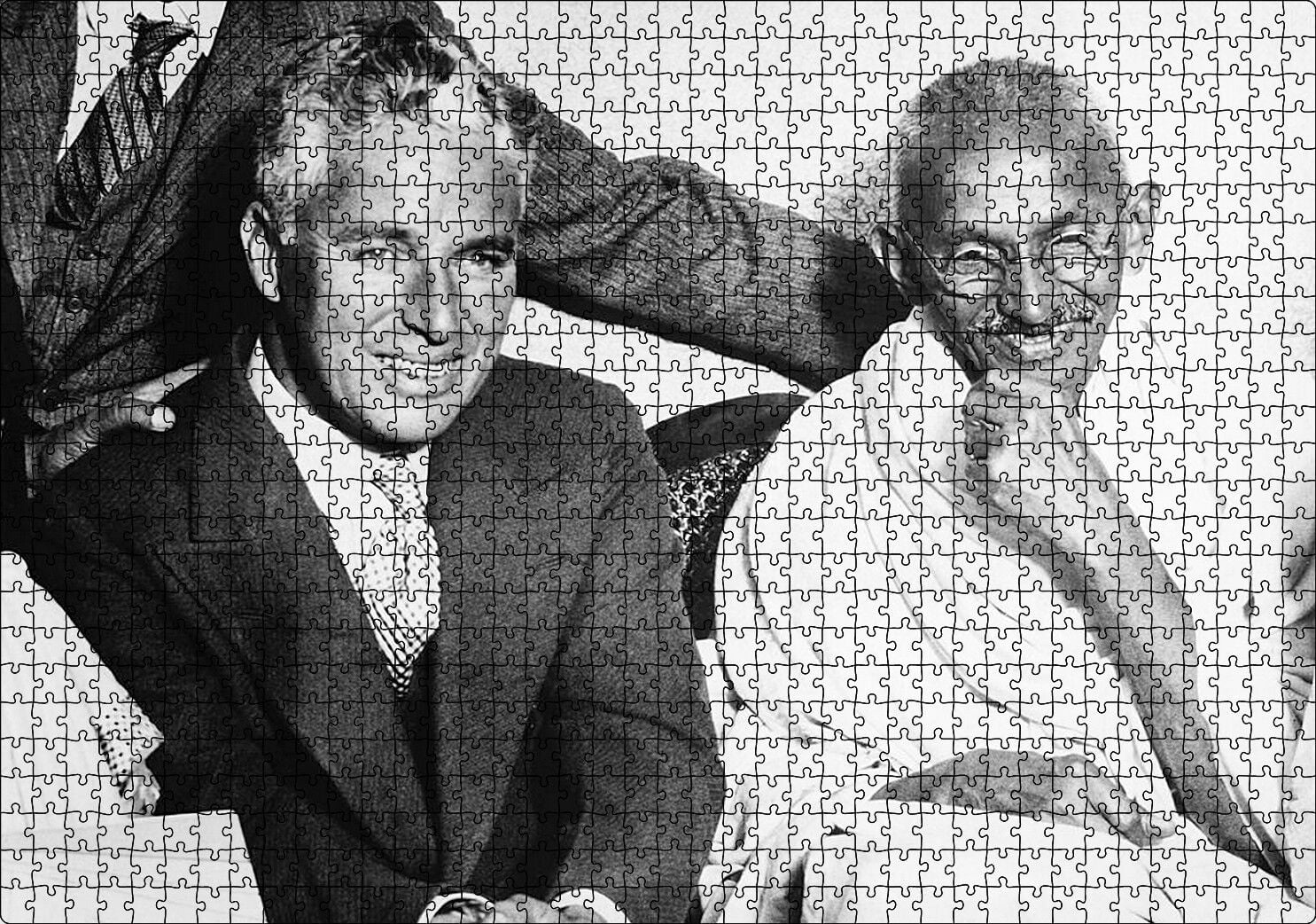 Charles Chaplin ve Mahatma Gandhi Gülümsüyor Puzzle Yapboz MDF Ahşap 1000 Parça 49 cm X 68 cm