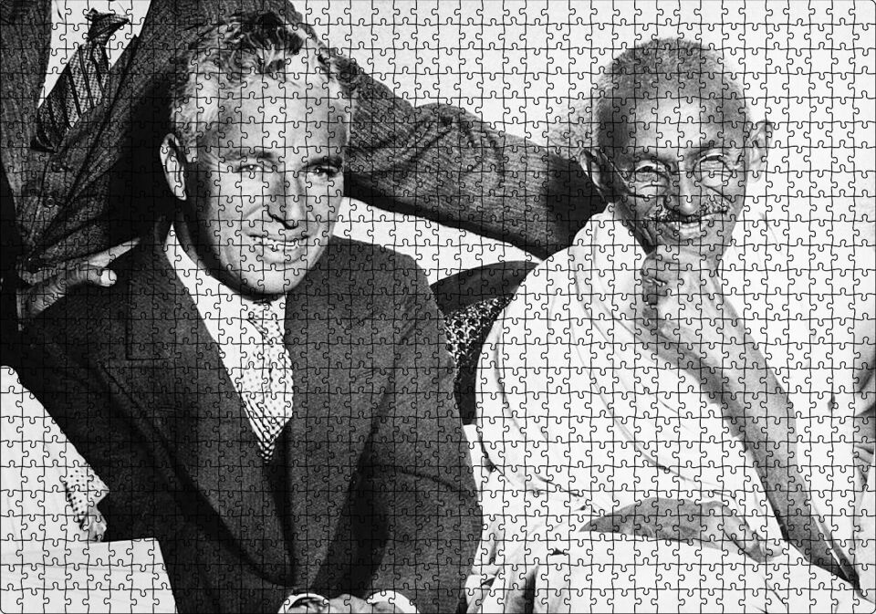 Charles Chaplin ve Mahatma Gandhi Gülümsüyor Puzzle Yapboz MDF Ahşap 1000 Parça 49 cm X 68 cm
