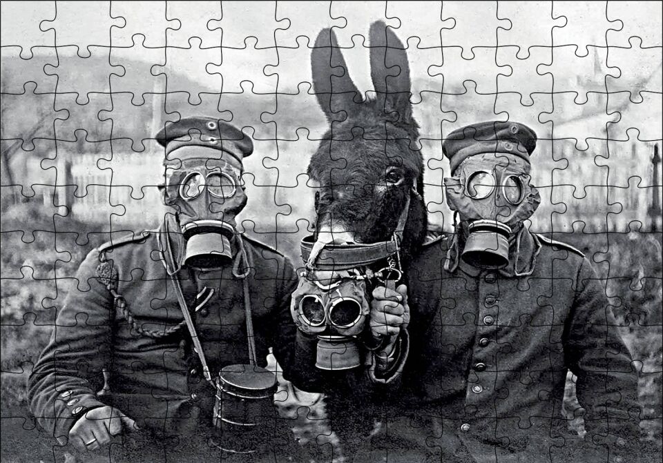 Gaz Maskeli Askerler ve Eşek SB Puzzle Yapboz MDF Ahşap 120 Parça 24 cm X 34 cm