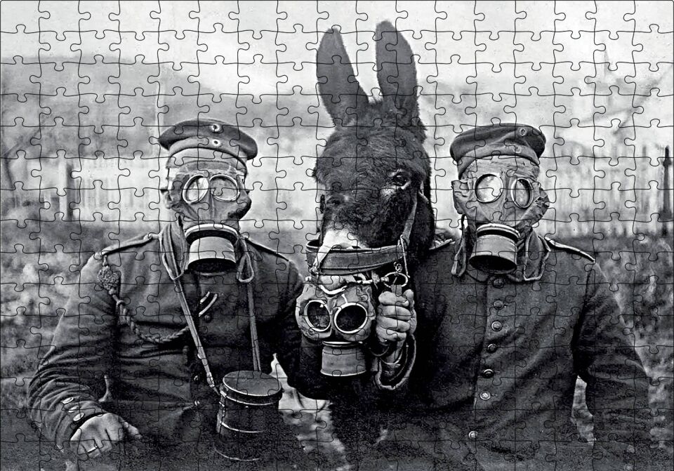 Gaz Maskeli Askerler ve Eşek SB Puzzle Yapboz MDF Ahşap 255 Parça 34 cm X 49 cm