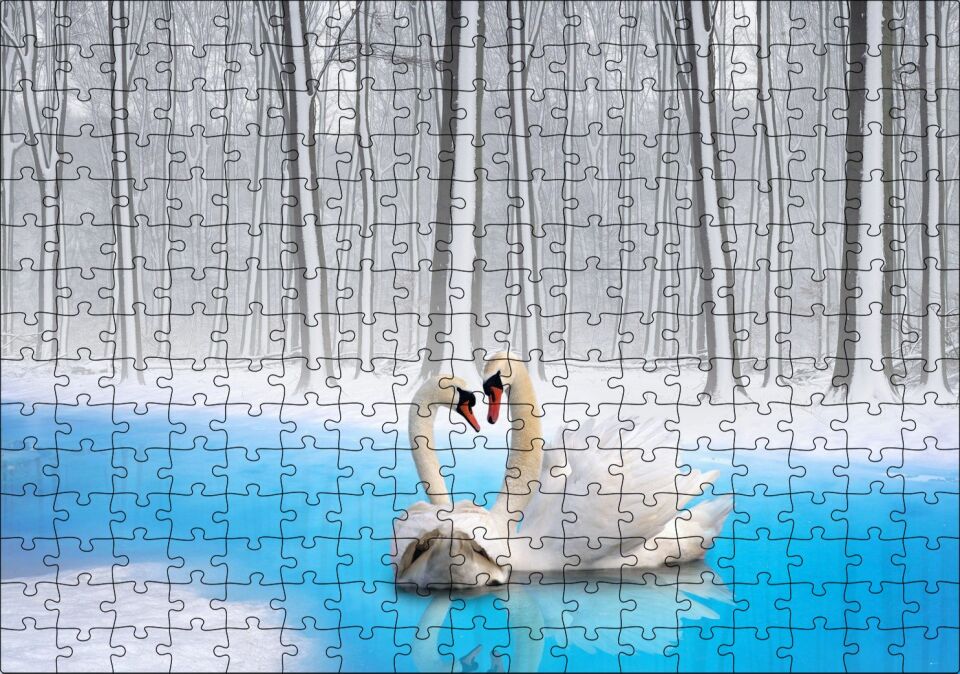 Karlı ve Buzlu Göldeki Romantik Kuğu Çifti Puzzle Yapboz MDF Ahşap 255 Parça 34 cm X 49 cm