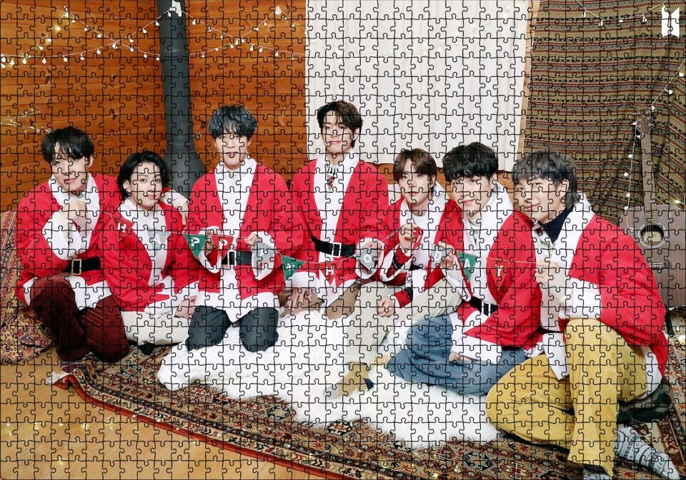 BTS Grubu Mutlu Noeller Görseli Puzzle Yapboz MDF Ahşap 1000 Parça 49 cm X 68 cm