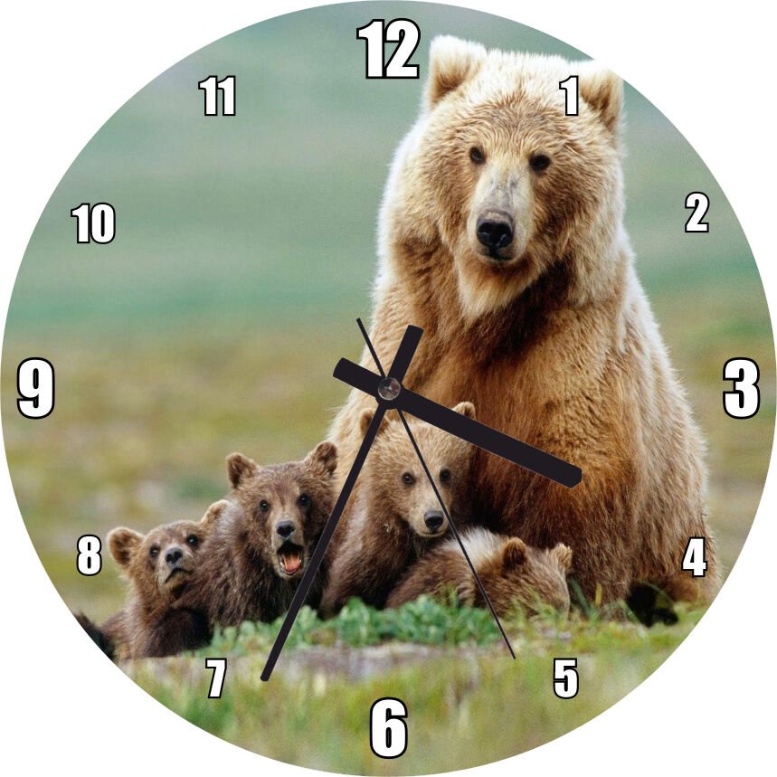 Çayırda Anne Boz Ayı ve Sevimli Yavruları Mdf Ahşap Duvar Saati