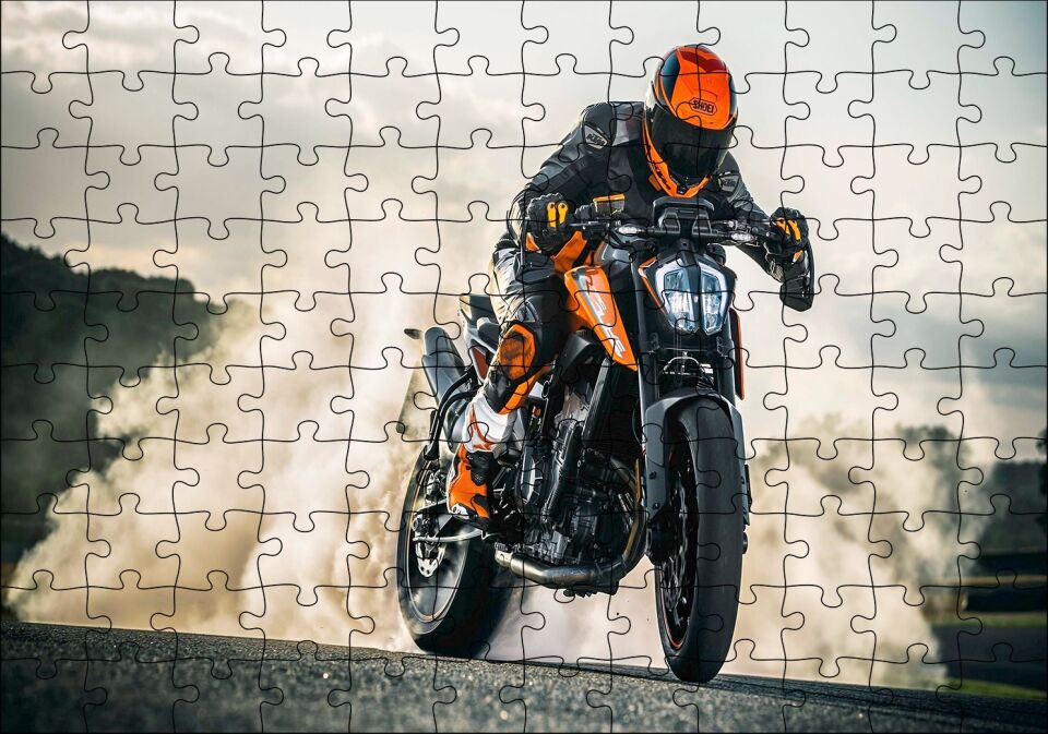 Yamaha Naked Motorsiklet ve Patinaj Dumanları Puzzle Yapboz MDF Ahşap 120 Parça 24 cm X 34 cm