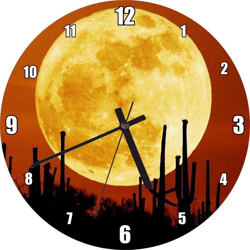 Arizona'da Kaktüsler ve Arkada Muhteşem Süper Ay Mdf Ahşap Duvar Saati
