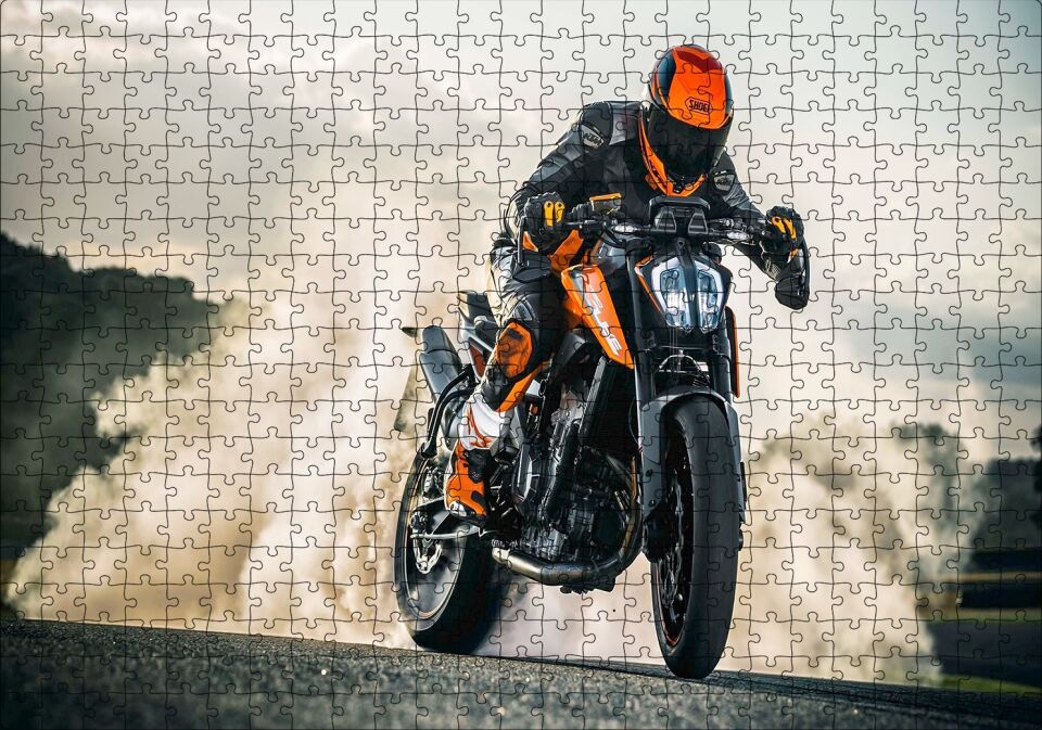 Yamaha Naked Motorsiklet ve Patinaj Dumanları Puzzle Yapboz MDF Ahşap 500 Parça 49 cm X 68 cm