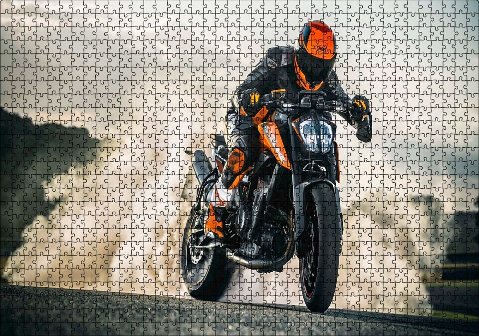 Yamaha Naked Motorsiklet ve Patinaj Dumanları Puzzle Yapboz MDF Ahşap 1000 Parça 49 cm X 68 cm