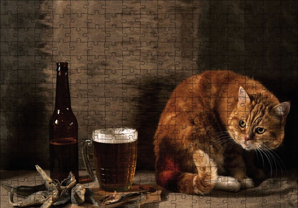 Kedinin Bira Bakışı Puzzle Yapboz MDF Ahşap 255 Parça 34 cm X 49 cm