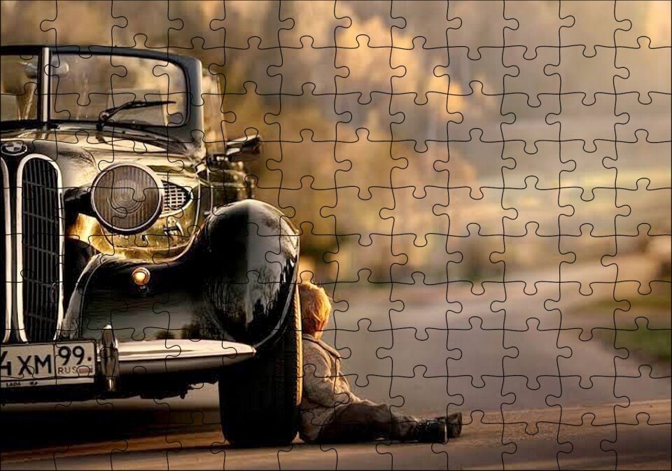 Yolda Antika Araba Ve Çocuk Görseli Puzzle Yapboz MDF Ahşap