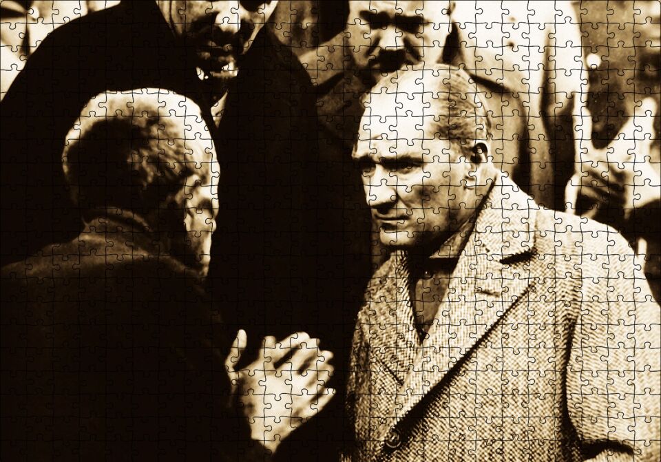 Atatürk Dinlerken Puzzle Yapboz MDF Ahşap 500 Parça 49 cm X 68 cm