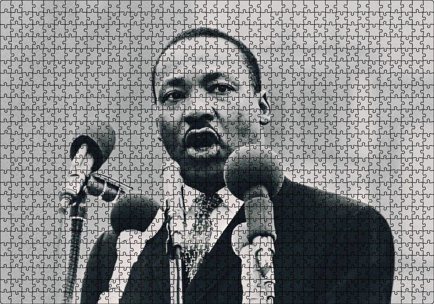 Martin Luther King ve Mikrofonlar Siyah Beyaz Puzzle Yapboz MDF Ahşap 1000 Parça 49 cm X 68 cm
