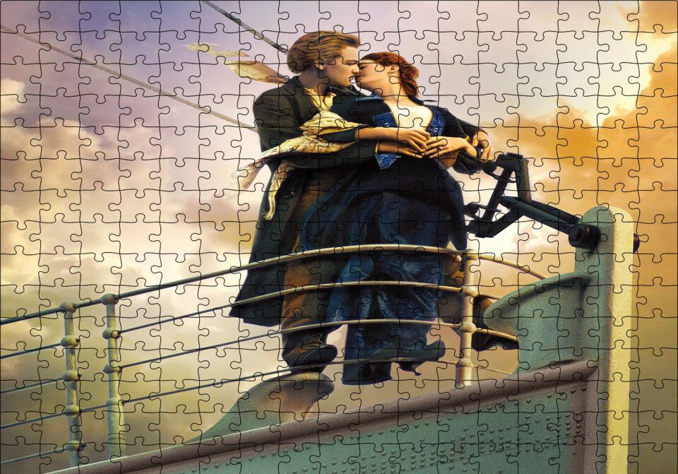 Titanic Rose ve Jack Güvertede Puzzle Yapboz MDF Ahşap 255 Parça 34 cm X 49 cm