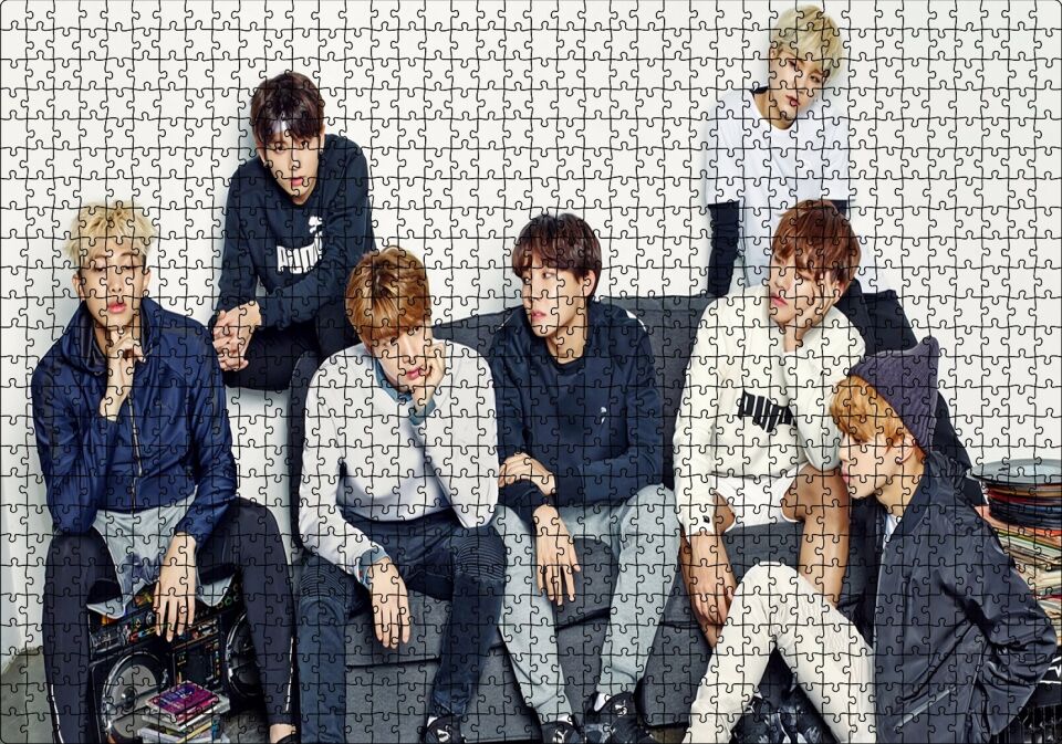 BTS Koreli Gençler Dalgın Pozlar Puzzle Yapboz MDF Ahşap 1000 Parça 49 cm X 68 cm
