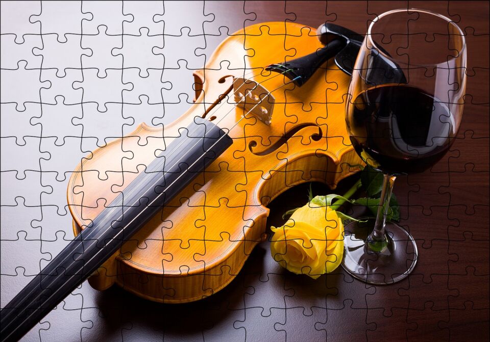 Kırmızı Şarap, Keman ve Sarı Gül Puzzle Yapboz MDF Ahşap 120 Parça 24 cm X 34 cm
