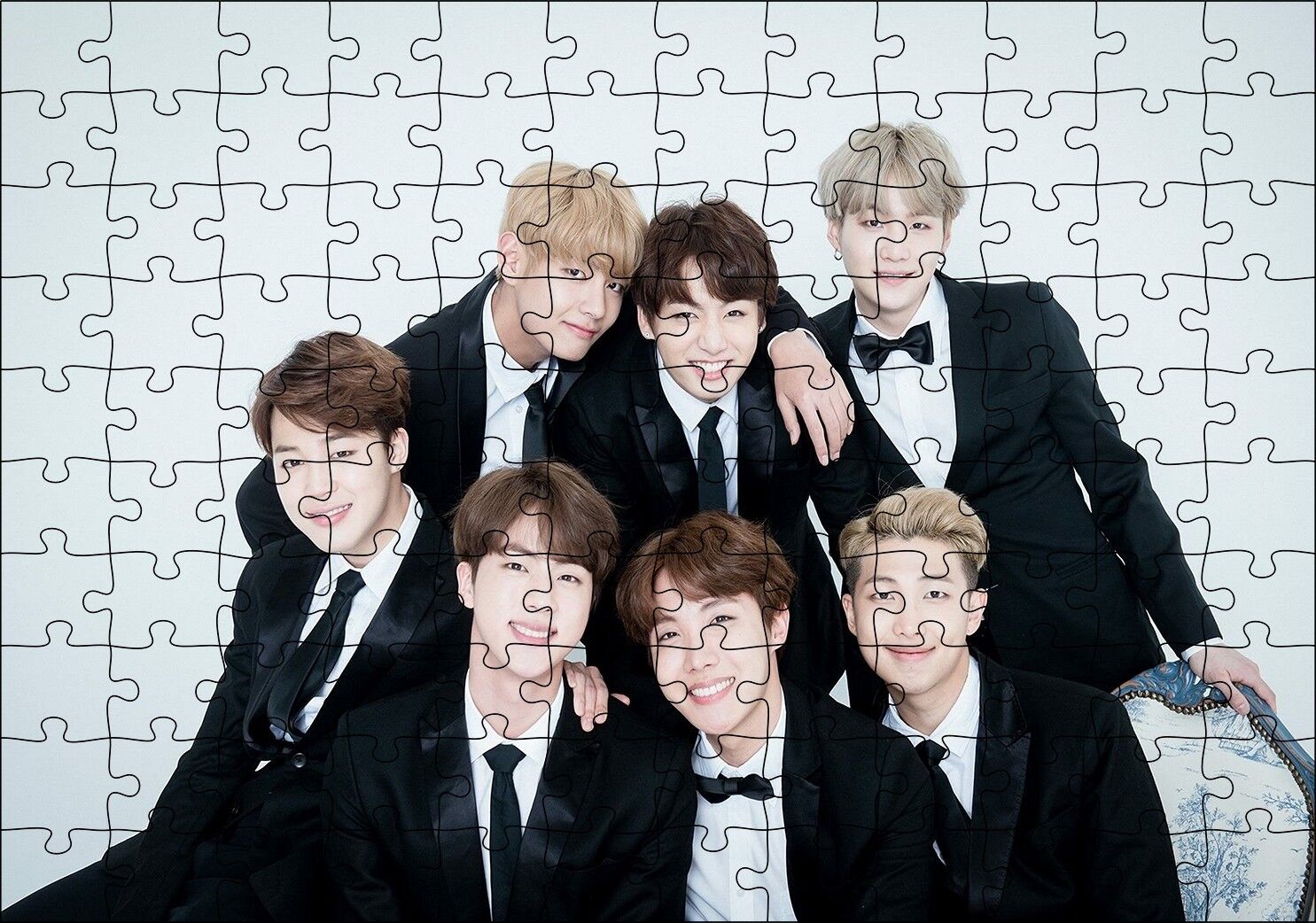 BTS Koreli Gençler Gülümseyen Yüzleri Puzzle Yapboz MDF Ahşap 120 Parça 24 cm X 34 cm