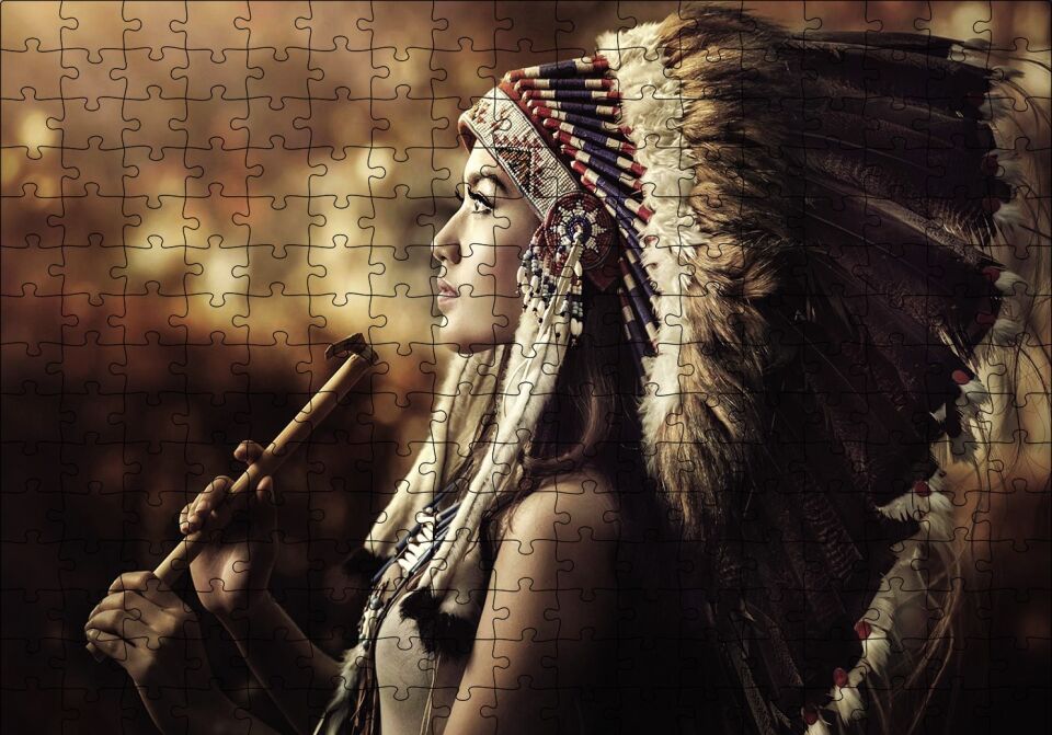 Kızıl Derili Kadın Puzzle Yapboz MDF Ahşap 255 Parça 34 cm X 49 cm