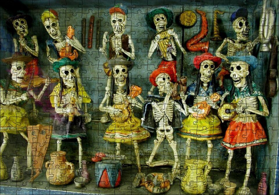 Ölü Gelin ve Arkasında Kurukafa Desenleri Puzzle Yapboz MDF Ahşap 255 Parça 34 cm X 49 cm