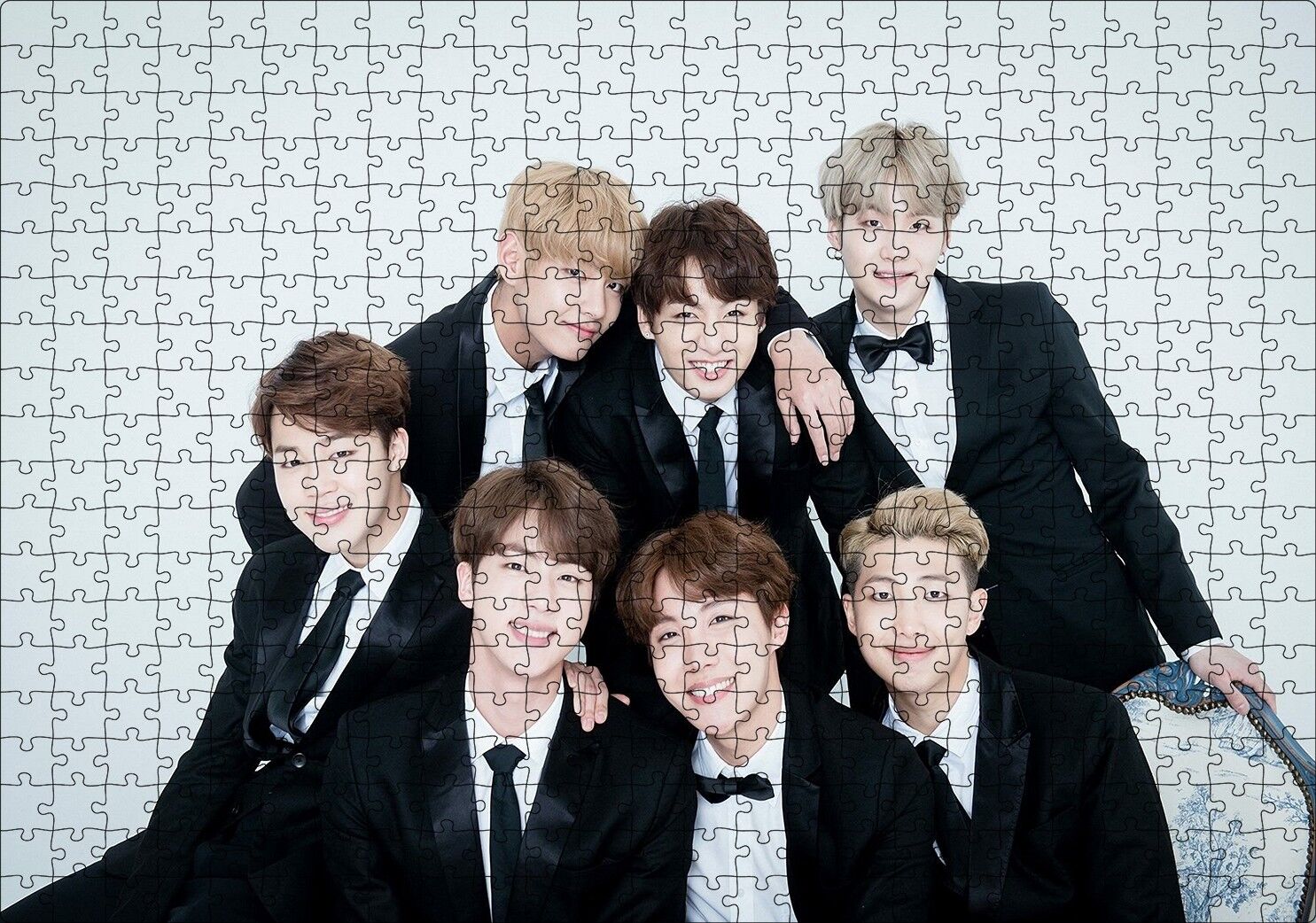 BTS Koreli Gençler Gülümseyen Yüzleri Puzzle Yapboz MDF Ahşap 500 Parça 49 cm X 68 cm