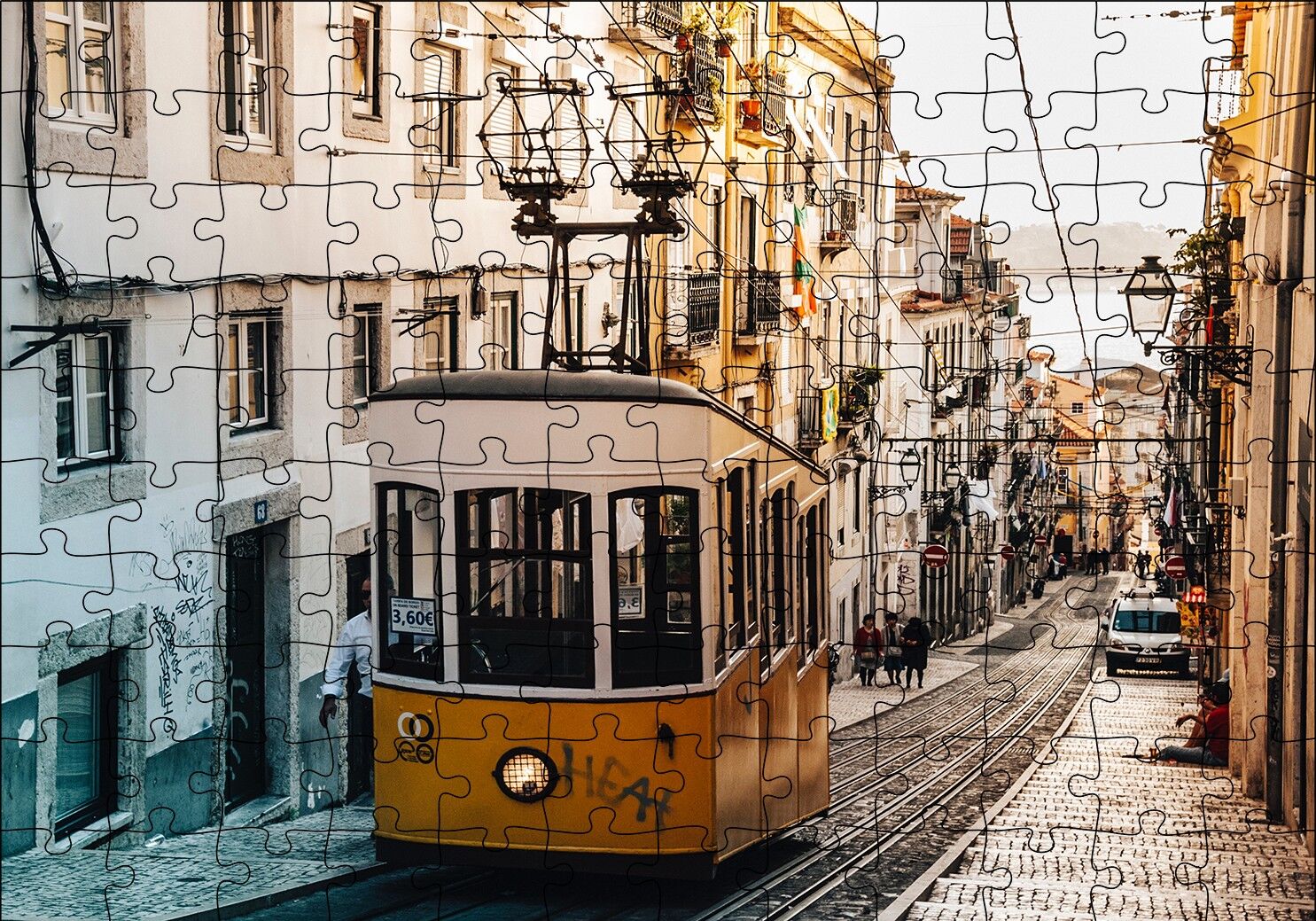 Dar Sokaktaki Tramvay Puzzle Yapboz MDF Ahşap