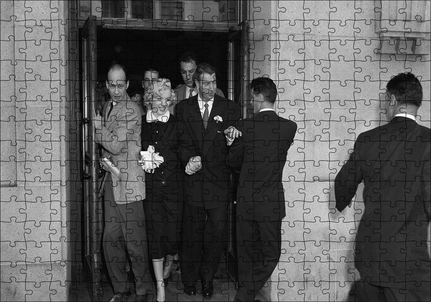 Joe Di Maggio Marilyn Monroe ile Evlendi Puzzle Yapboz MDF Ahşap 255 Parça 34 cm X 49 cm