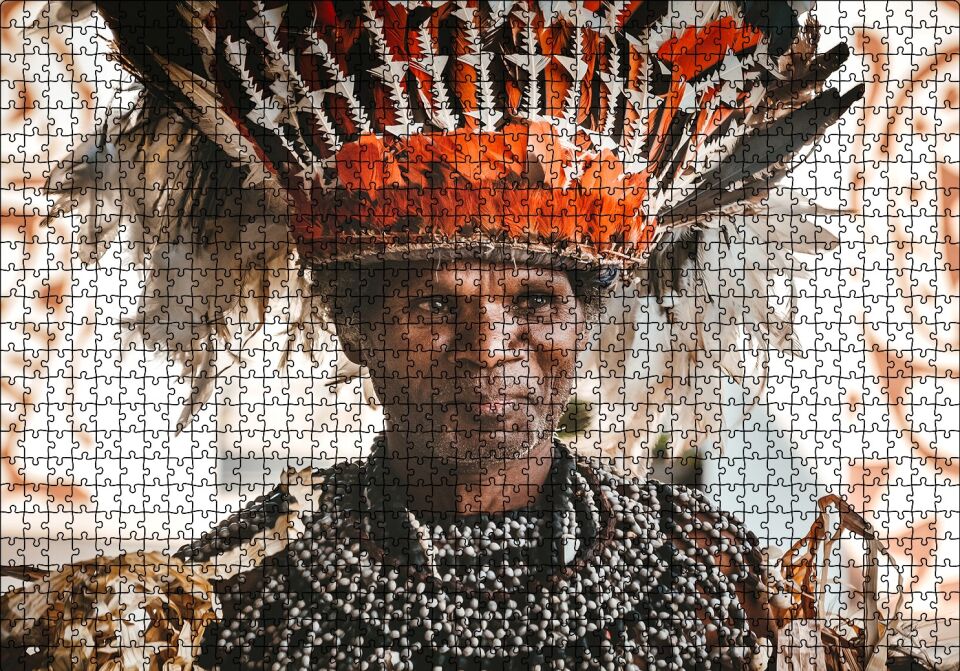 Yerel Kostümlü Yerli Adam Puzzle Yapboz MDF Ahşap 1000 Parça 49 cm X 68 cm