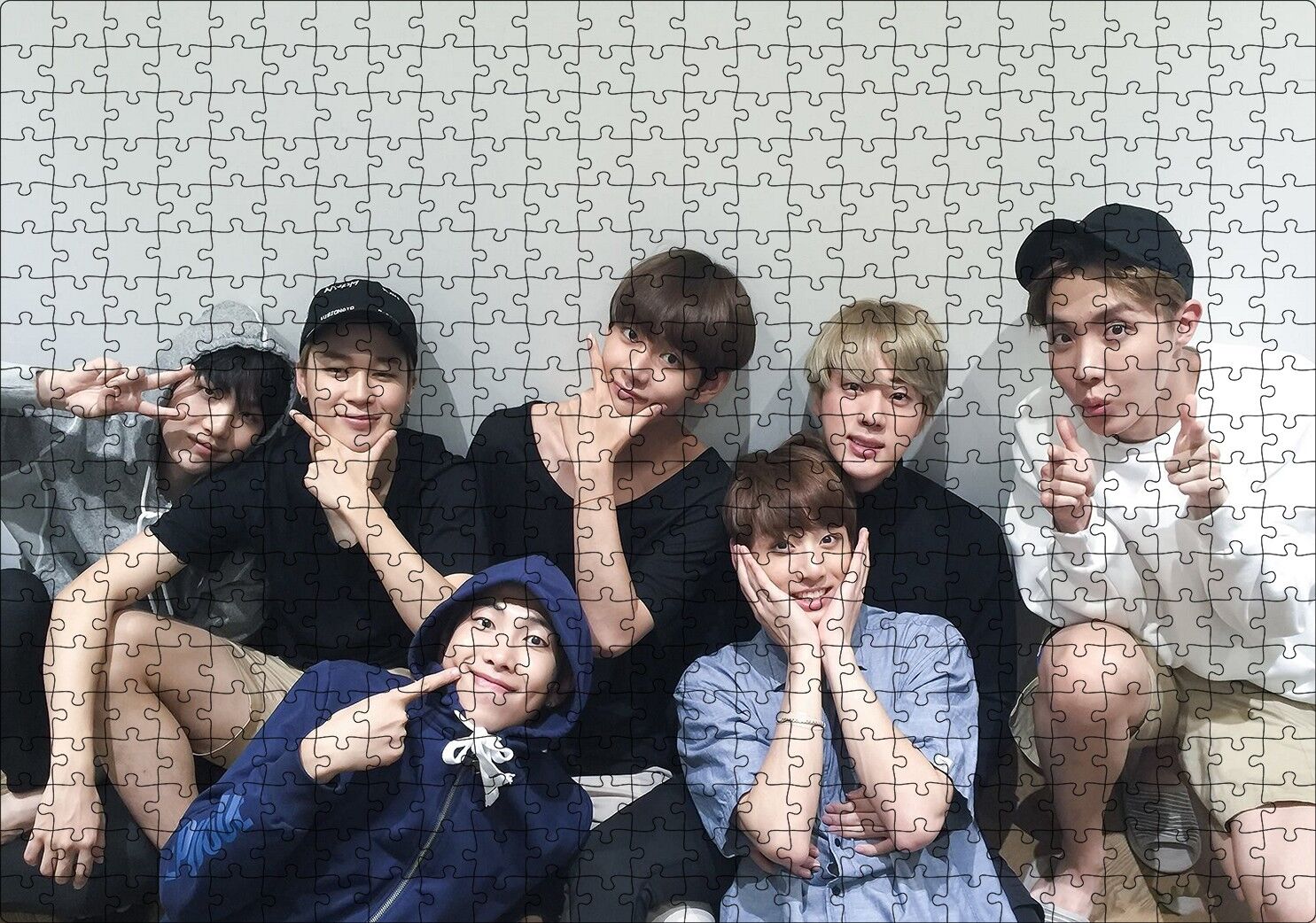 BTS Koreli Gençler Mutlu Yüzleri Puzzle Yapboz MDF Ahşap 500 Parça 49 cm X 68 cm