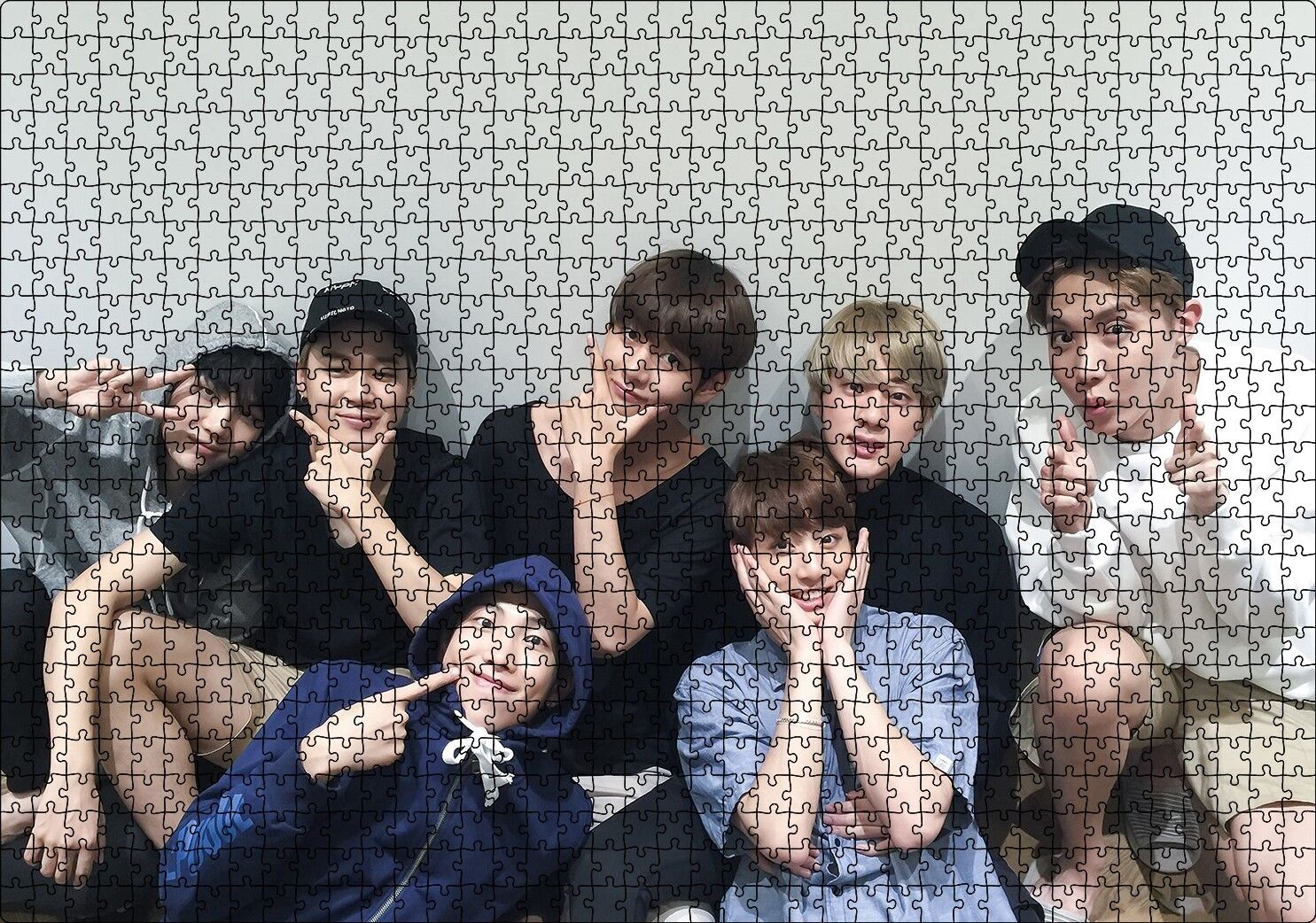 BTS Koreli Gençler Mutlu Yüzleri Puzzle Yapboz MDF Ahşap 1000 Parça 49 cm X 68 cm