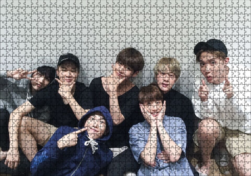 BTS Koreli Gençler Mutlu Yüzleri Puzzle Yapboz MDF Ahşap 1000 Parça 49 cm X 68 cm