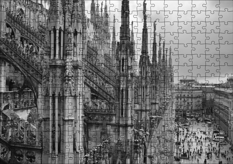 İtalya Milano Görkemli Katedral Siyah Beyaz Puzzle Yapboz MDF Ahşap 255 Parça 34 cm X 49 cm